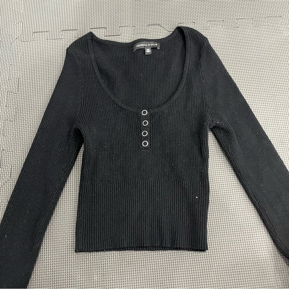 Black Ribbed Long Sleeve Top            Kendall and kylie top